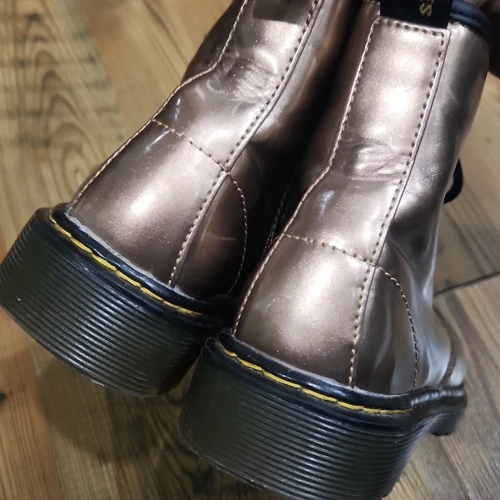 Dr. Martens Rose Gold Chrome Youth Kids Classic 1460 Whimsy goth Edge Boot 2‎